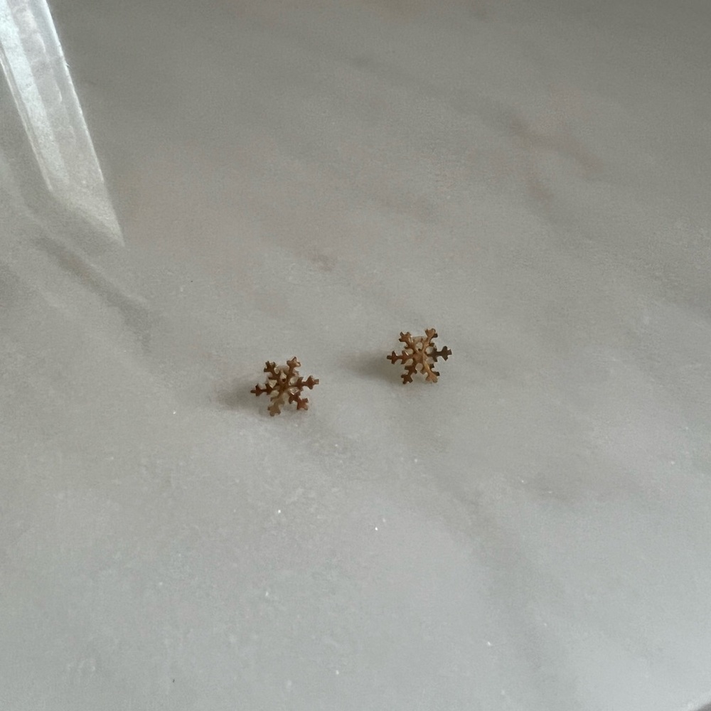 14k solid gold snowflakes stud earrings